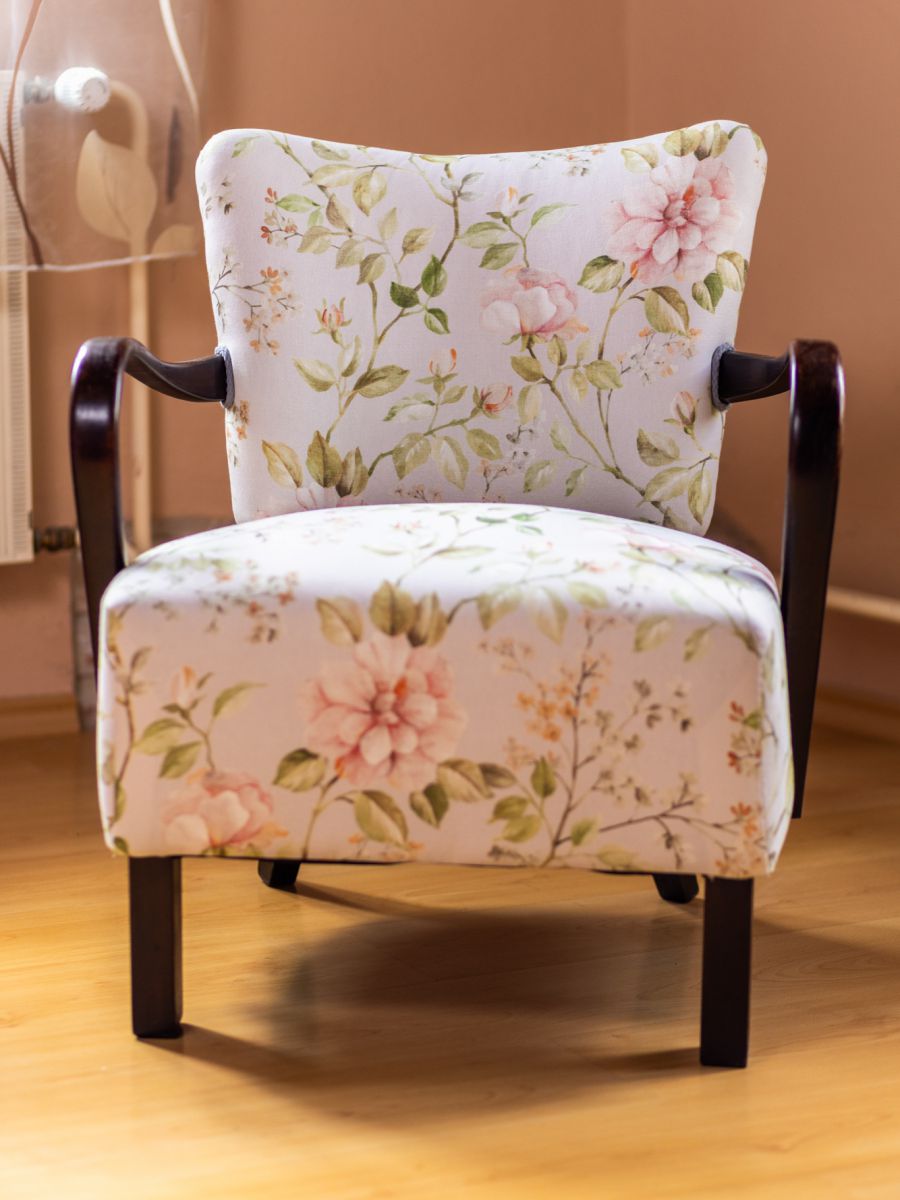 Renovované křeslo Halabala H- 237 - po renovaci