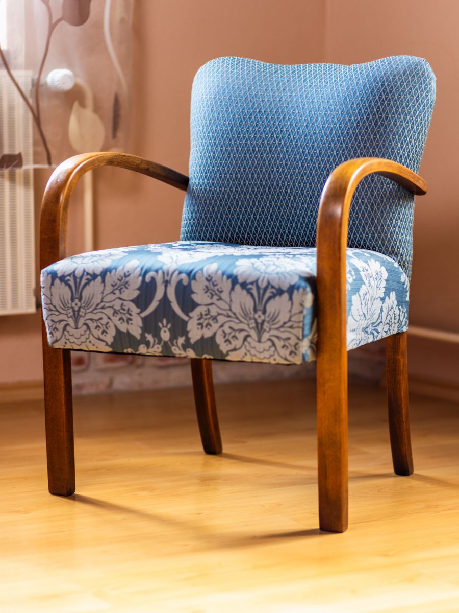 Zrenovované křeslo - modré - po renovaci