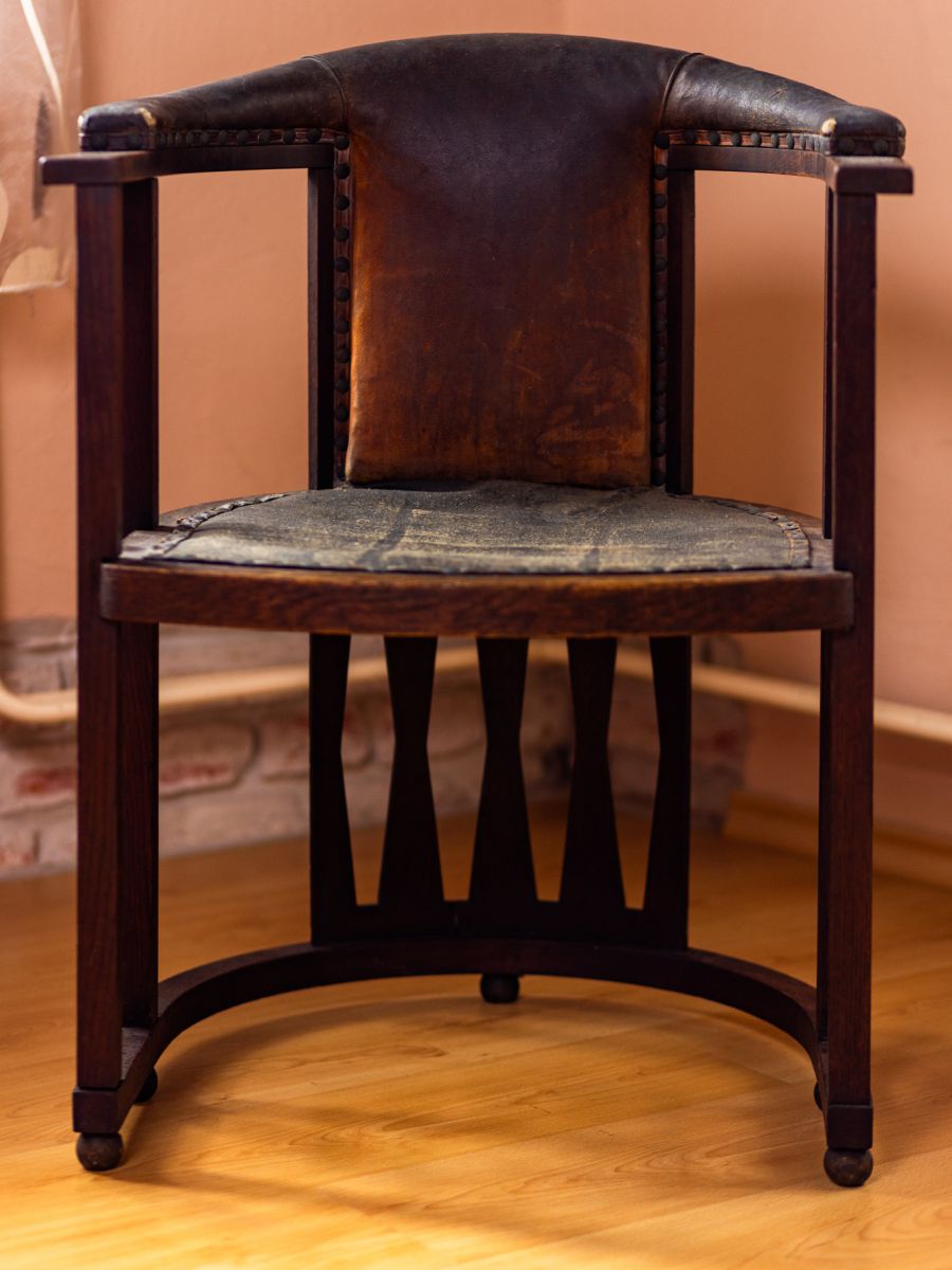 Tak tohle křeslo není restaurované - po renovaci